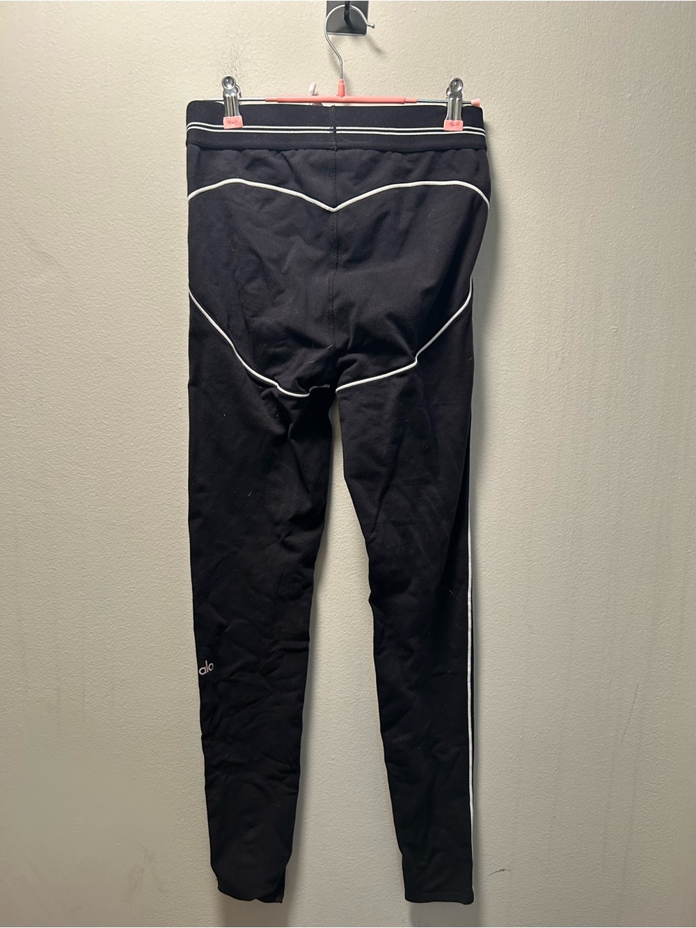 Alo Black Performance Leggings with White Piping - Picture 3 of 4